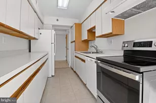 1808 Old Meadow Rd, McLean, VA 22102 - Photo 9