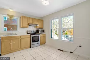 8070 Powderbrook Ln, Springfield, VA 22153 - Photo 7