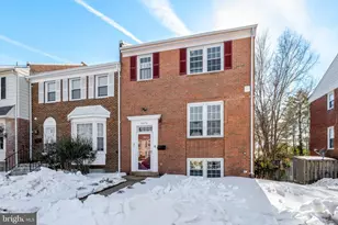 8070 Powderbrook Ln, Springfield, VA 22153 - Photo 3