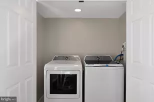 7501 Cross Gate Ln, Alexandria, VA 22315 - Photo 9