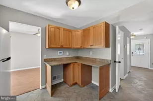 5808 Bunker Woods Ln, Burke, VA 22015 - Photo 5