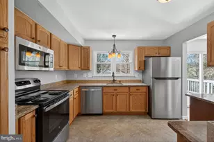 5808 Bunker Woods Ln, Burke, VA 22015 - Photo 3