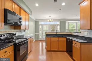 13656 Salk St, Herndon, VA 20171 - Photo 3