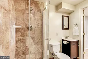 1404 Bayshire Ln, Herndon, VA 20170 - Photo 25