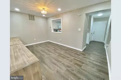 10323 Hampshire Green Avenue, Fairfax, VA 22032 - Photo 7