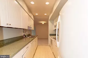 10195 Ashbrooke Ct, Oakton, VA 22124 - Photo 9