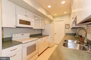 10195 Ashbrooke Ct, Oakton, VA 22124 - Photo 7