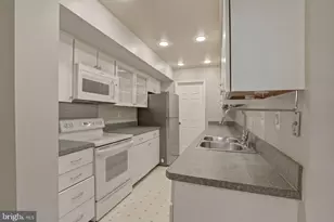 10195 Ashbrooke Ct, Oakton, VA 22124 - Photo 11