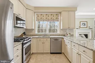 6127 Donival Square, Alexandria, VA 22315 - Photo 9