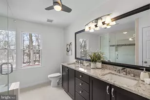 12017 Sugarland Valley Dr, Herndon, VA 20170 - Photo 31