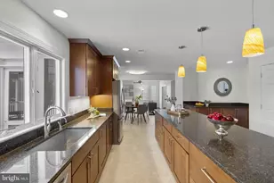 12017 Sugarland Valley Dr, Herndon, VA 20170 - Photo 19