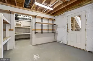 12017 Sugarland Valley Dr, Herndon, VA 20170 - Photo 51