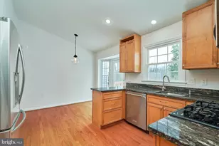 13715 Eastcliff Cir, Centreville, VA 20120 - Photo 9