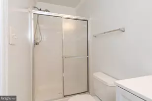 8183 Carnegie Hall Ct, Vienna, VA 22180 - Photo 17