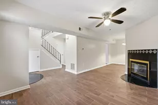 6112 Hoskins Hollow Cir, Centreville, VA 20121 - Photo 3