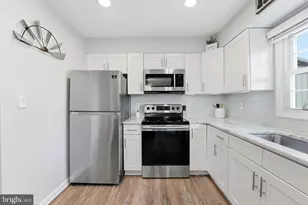 8142 Carrleigh Pkwy, Springfield, VA 22152 - Photo 13