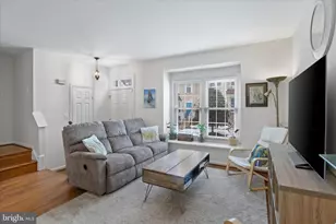 6940 Compton Ln, Centreville, VA 20121 - Photo 3