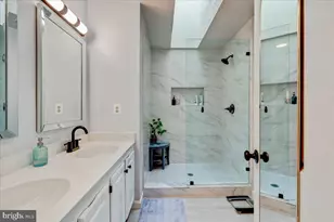 6940 Compton Ln, Centreville, VA 20121 - Photo 7