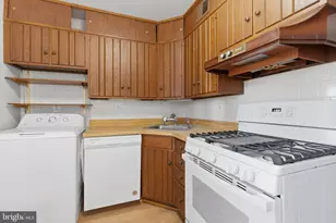 1813 Olmstead Dr, Falls Church, VA 22043 - Photo 7