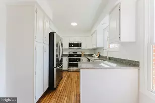 10151 Turnberry Pl, Oakton, VA 22124 - Photo 21