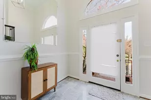 10151 Turnberry Pl, Oakton, VA 22124 - Photo 9