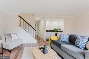 10151 Turnberry Pl, Oakton, VA 22124 - Photo 11