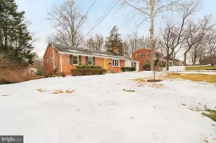 8921 Braeburn Dr, Annandale, VA 22003 - Photo 5