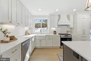 8615 Kerry Ln, Springfield, VA 22152 - Photo 9