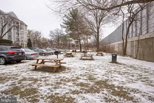 3176 Summit Square Dr, Oakton, VA 22124 - Photo 29