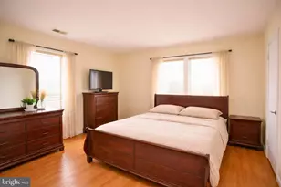 3176 Summit Square Dr, Oakton, VA 22124 - Photo 15