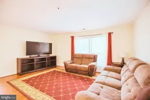 3176 Summit Square Dr, Oakton, VA 22124 - Photo 11