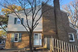 1008 Moorefield Creek Rd SW, Vienna, VA 22180 - Photo 3