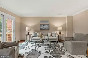 8237 Clifton Farm Ct, Alexandria, VA 22306 - Photo 9