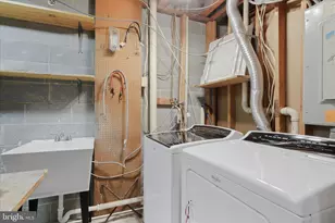 2208 Cartwright Pl, Reston, VA 20191 - Photo 19