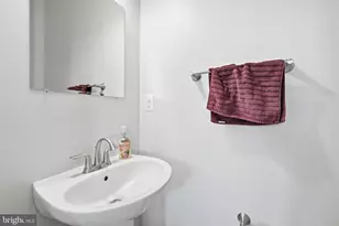 2542 James Monroe Cir, Herndon, VA 20171 - Photo 7