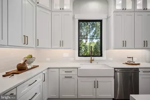 8642 McHenry St, Vienna, VA 22180 - Photo 23