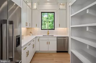 8642 McHenry St, Vienna, VA 22180 - Photo 27