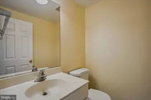 2481 Walnut Rocker Ln, Herndon, VA 20171 - Photo 5