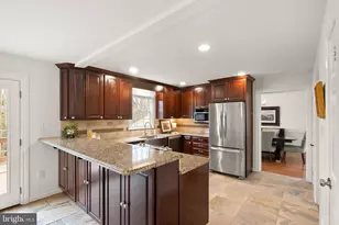 10803 Steven Lee Ct, Fairfax, VA 22032 - Photo 13