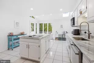 9805 Doulton Ct, Fairfax, VA 22032 - Photo 7