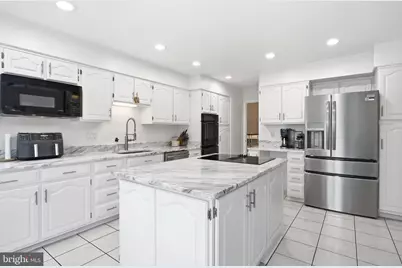 9805 Doulton Court, Fairfax, VA 22032 - Photo 5