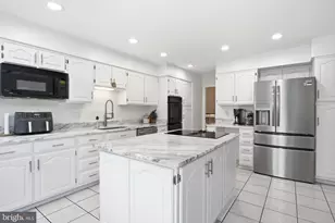 9805 Doulton Ct, Fairfax, VA 22032 - Photo 5