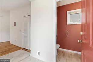 10009 Fairoaks Rd, Vienna, VA 22181 - Photo 9