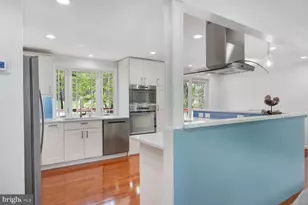 7937 Freehollow Dr, Falls Church, VA 22042 - Photo 5