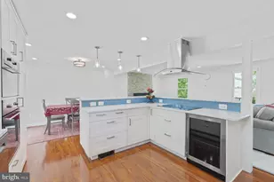 7937 Freehollow Dr, Falls Church, VA 22042 - Photo 9