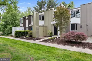 11172 Forest Edge Dr, Reston, VA 20190 - Photo 3