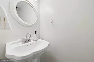 11172 Forest Edge Dr, Reston, VA 20190 - Photo 13