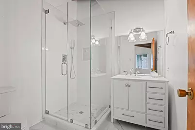 10611 Allenwood Lane, Great Falls, VA 22066 - Photo 33