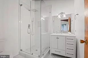 10611 Allenwood Ln, Great Falls, VA 22066 - Photo 33