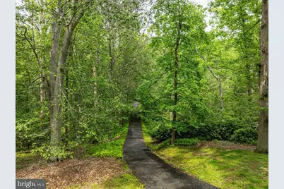 10611 Allenwood Lane, Great Falls, VA 22066 - Photo 15